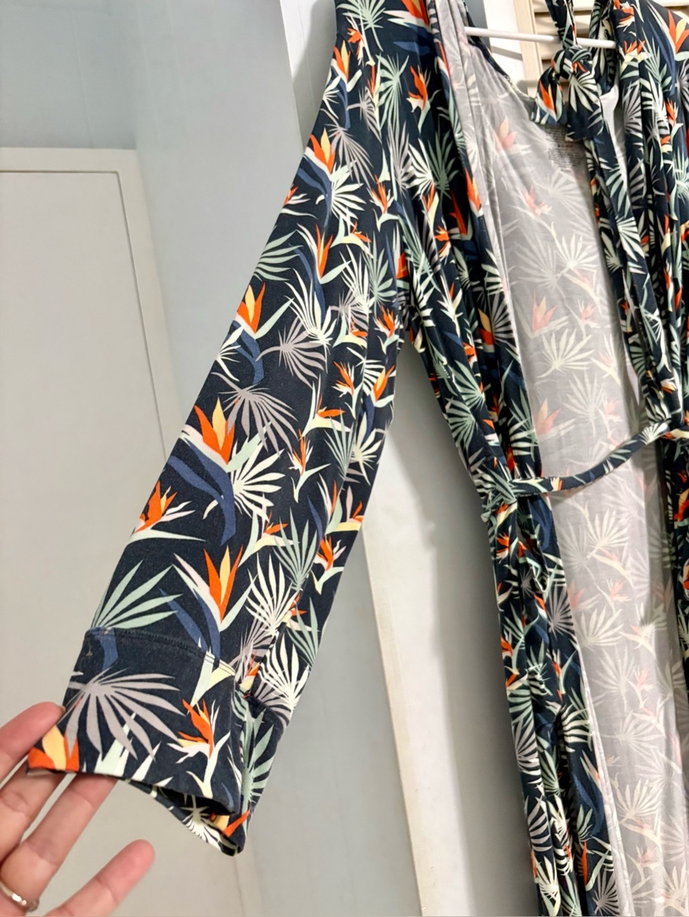 MeUndies birds of paradise flowered bath robe+hoodie +pockets & fabric belt, XL+ - Picture 4 of 6